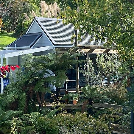 Superb Studio Retreat With Spa, Pool & Bbq Access Whanganui Extérieur photo