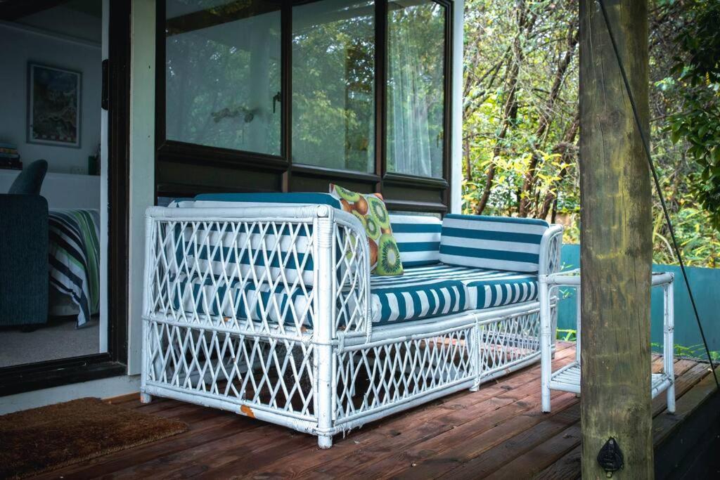 Superb Studio Retreat With Spa, Pool & Bbq Access Whanganui Extérieur photo