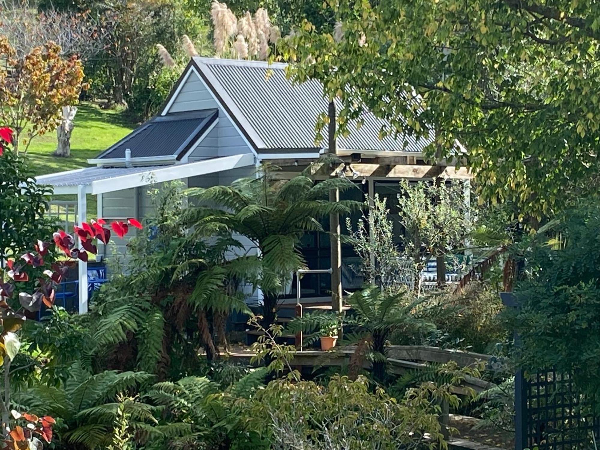 Superb Studio Retreat With Spa, Pool & Bbq Access Whanganui Extérieur photo